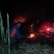 Babinsa Koramil 03/BT Kodim 0205/TK Terjun Langsung Padamkan Api Kebakaran Hutan di Desa Daulu