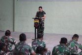 Wujud Kepedulian Pimpinan, Dandim 0205/Tanah Karo, Letkol Inf Robert Panjaitan Berikan Jam Komandan