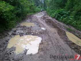 Akses Jalan Menuju ke Dua Desa di Kecamatan Juhar, Karo, Rusak Parah