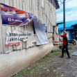 Bawaslu Kabupaten Karo & Satpol PP tertibkan alat peraga kampanye bacaleg yang bertebaran di inti kota maupun di Desa