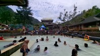 Pengunjung Objek Wisata ke Pemandian Air Panas Kabupaten Karo Naik Hingga 75 %, Warga: Kami Butuh Perbaikan Jalan