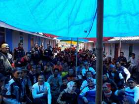Aksi Sosial IMBI Sumut dan Dandim 0205 Bantu Warga Pengungsi Gunung Sinabung di Desa Mardingding
