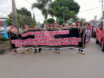 Ratusan Pedagang Pusat Pasar Kabanjahe Gruduk Kantor DPRD Karo, Pedagang: Kami Menolak Rayuan Ketua DPRD Karo