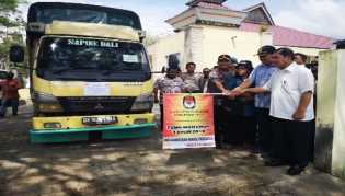 KPUD - Bupati Karo 'Lepas' Armada Pengiriman Logistik Pemilu ke 4 Kecamatan
