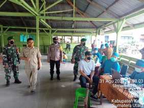 TNI/Polri Pantau Kegiatan Vaksinasi Sinergitas di Desa Muliarayat Dan Desa Ergaji Kecamatan Merek