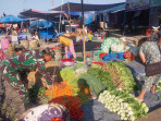 Ciptakan Keamanan Dan Pantau Harga Sembako, Babinsa Koramil 05/Payung Sambangi Pasar Tradisional