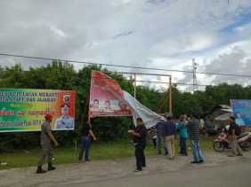Panwaslu Tertibkan Baleho Alat Sosialisasi Bacaleg di Riau