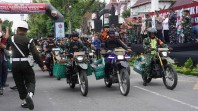 Pangdam I/Bukit Barisan Mayjen TNI Rio Firdianto Lepas Personel TNI Polri dan Satpol-PP Bagi Beras Ke Masyarakat Medan