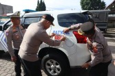 Untuk Mempermudah Bantuan Polisi, Kapolres Karo AKBP Pebriandi Haloho Tempelkan No 110 di Setiap Mobil Patroli