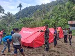 Babinsa Koramil 07/JH Bersama Warga Desa Ketawaren Dirikan Tenda Penampungan Sementara Untuk Korban Tanah Longsor