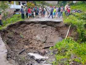 Jalan Bintang Meriah  - Tanjung Pulo Putus Diterjang Banjir Bandang