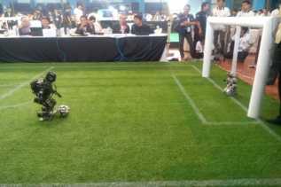 48 Perguruan se- Indonesia Tampil di Kontes Robot