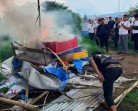 Satresnarkoba Polres Karo Bakar Lokasi Yang Diduga Barak Narkoba di Berastagi