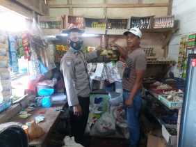 Bhabinkamtibmas Polres Karo Cek Ketersedian Minyak Goreng di Kabanjahe
