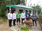 Anggota DPRD Karo, Romanus Ginting Dari Fraksi Perindo Serahkan Hewan Kurban Di 3 Kecamatan