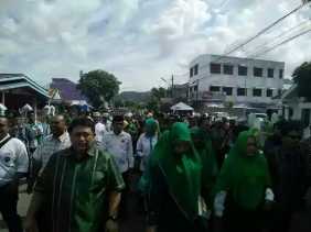 Ratusan Warga ke KPU Padangsidimpuan Ikut Antar Paslon M.Isnandar Nasution - Alipada Harahap