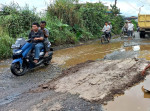 Warga Tiga Kecamatan Mengeluh Dengan Kondisi Jalan Yang Hancur, Tarigan: Jalan Udara Jadi PR Penting Untuk Bupati Karo Terpilih