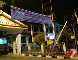 Spanduk Baliho Wako Pekanbaru Dr.Firdaus, ST.MT., Tengah Malam: Cagub Riau 2018 - 2023
