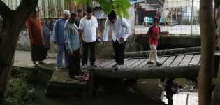 Plt Wali Kota Pekanbaru Tinjau Jembatan Rusak di RW 07 Kelurahan Limbungan Baru