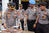 Kebersamaan Lewat Momen Sederhana, Kapolres Tanah Karo AKBP Pebriandi Haloho Rayakan Ulang Tahun Personel