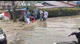 Berastagi Diterjang Banjir , Lurah Gundaling I: Tetap Waspada , Kalau Bisa Mengungsi Dulu