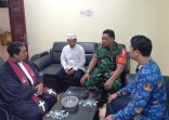 Tingkatkan Keharmonisan, Danramil 09/LB Kapten Inf Gandhi Laksanakan Komsos dengan Tokoh Agama Dan Camat Laubaleng