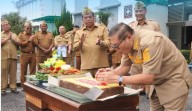 Bupati Karo Brigjen Pol [ Purn ] Dr.dr Antonius Ginting Sp.OG M.Kes dan Opd Beri Kejutan Ultah Wakil Bupati Komando Tarigan S.P ke 52 Tahun