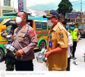 Forkopimca Berastagi Bagikan 500 Masker Yang Terdampak Debu Vulkanik Gunung Sinabung