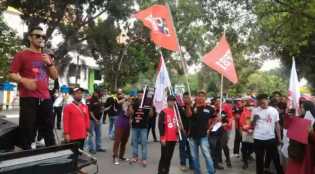 May Day 2018: Aksi Buruh di Disnaker Riau, Sorot Pekerja Asing dan Naiknya Harga BBM 