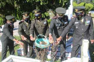 Sambut HUT TNI ke 76, Kodim 0205/TK Gelar Ziarah Ke Makam Pahlawan Kabanjahe 