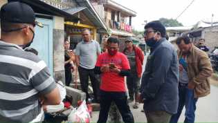 Rumah Warga Kebakaran di Gurusinga, Wakil Rakyat Karo Ini Beri Bantuan Sembako