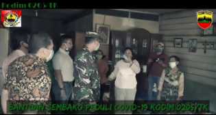 TNI Bantu Sembako ke Masyarakat di Merek, D Br Munthe: Semoga Kodim 0205/TK Selalu Dihati Rakyat