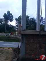 Warga Ancam Stop Proyek Pembangunan Gapura Perbatasan Desa Angkasa