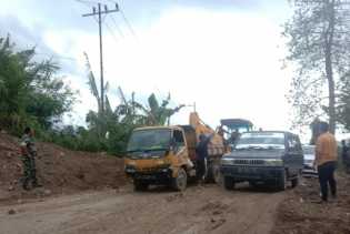 Danramil 09/LB Pimpin Karya Bakti Paska Banjir Gunakan Alat Berat Di Desa Tanjung Pamah