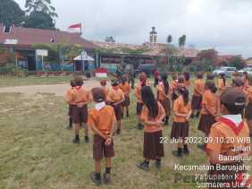 Babinsa Koramil 01/BJ Ajarkan Wawasan Kebangsaan dan PBB Kepada Siswa SD Tanjung Barus