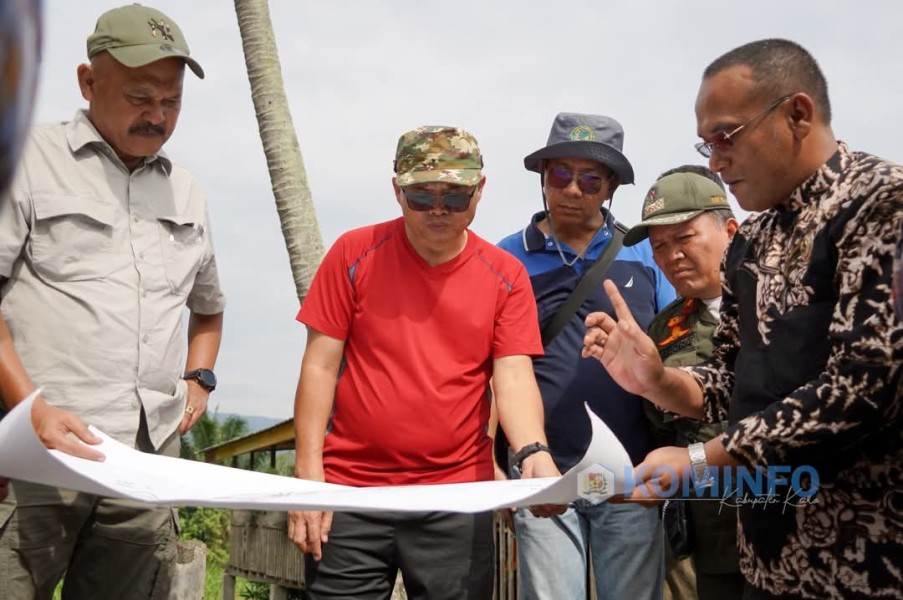 Wakil Bupati Karo Komando Tarigan S.P Tinjau Kawasan Pengembalaan Nodi dan Lahan Pertanian Terdampak Banjir Wakil Bupati Karo Komando Tarigan S.P Tinjau Kawasan Pengembalaan Nodi dan Lahan Pertanian Terdampak Banjir