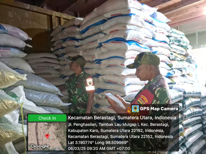 Babinsa Koramil 03/Berastagi Cek Ketersediaan Pupuk Bagi Petani di Wilayah Binaan Babinsa Koramil 03/Berastagi Cek Ketersediaan Pupuk Bagi Petani di Wilayah Binaan