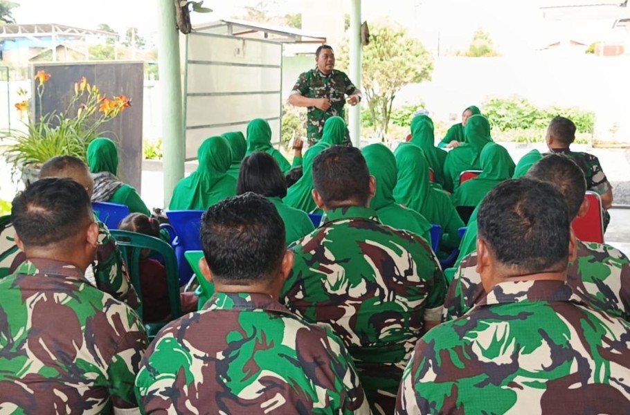 Danramil 04/SE Kapten Inf Gandhi Berikan Pengarahan Kepada Personel dan Ibu Persit