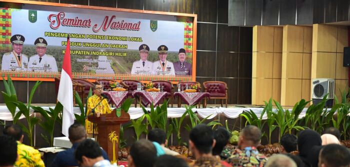 Hadiri Seminar Nasional di Inhil, Gubernur Riau Harapkan Kebangkitan Harga Kelapa