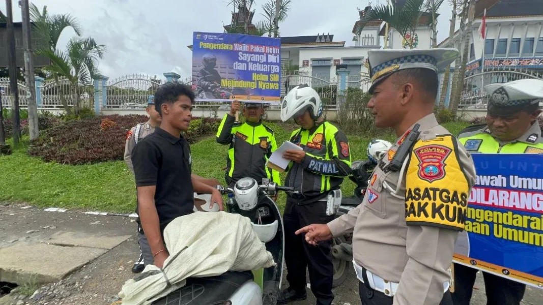 Kasat Lantas Polres Tanah Karo AKP Andita Sitepu Pimpin Sosialisasi Ops Zebra Toba 2025