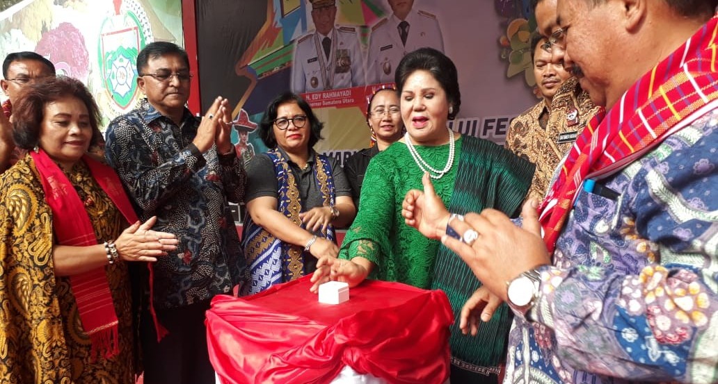 Wakil Bupati Karo Tutup Festival Bunga dan Buah 2019