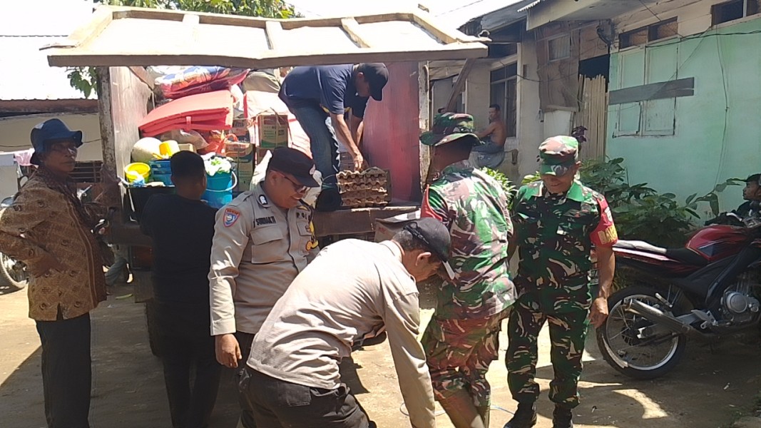 Kodim 0205/TK, Polres Tanah Karo Dan BPBD, Bantu Pengembalian Pengungsi Korban Tanah Longsor ke Desa Ketawaren