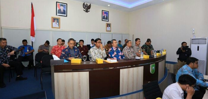 Konferensi Video ke Kemendagri, Gubernur Riau Laporkan Pemilu  Berjalan Lancar dan Aman