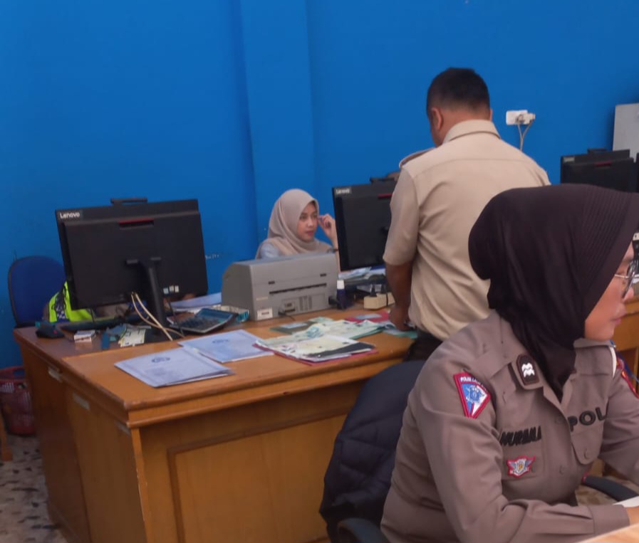 Bebas Pungli, Pelayanan Samsat Kabanjahe Cepat Dan Transparan, Kanit Regident Ipda Fery: Pelayanan SAMSAT Clean, Efektif, Profesional, Akuntabel