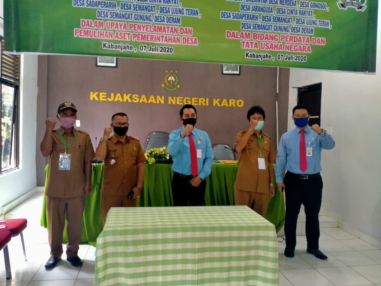 Kades se - Kecamatan Merdeka  dengan Kajari Karo Teken Mou Bidang Perdata dan TUN