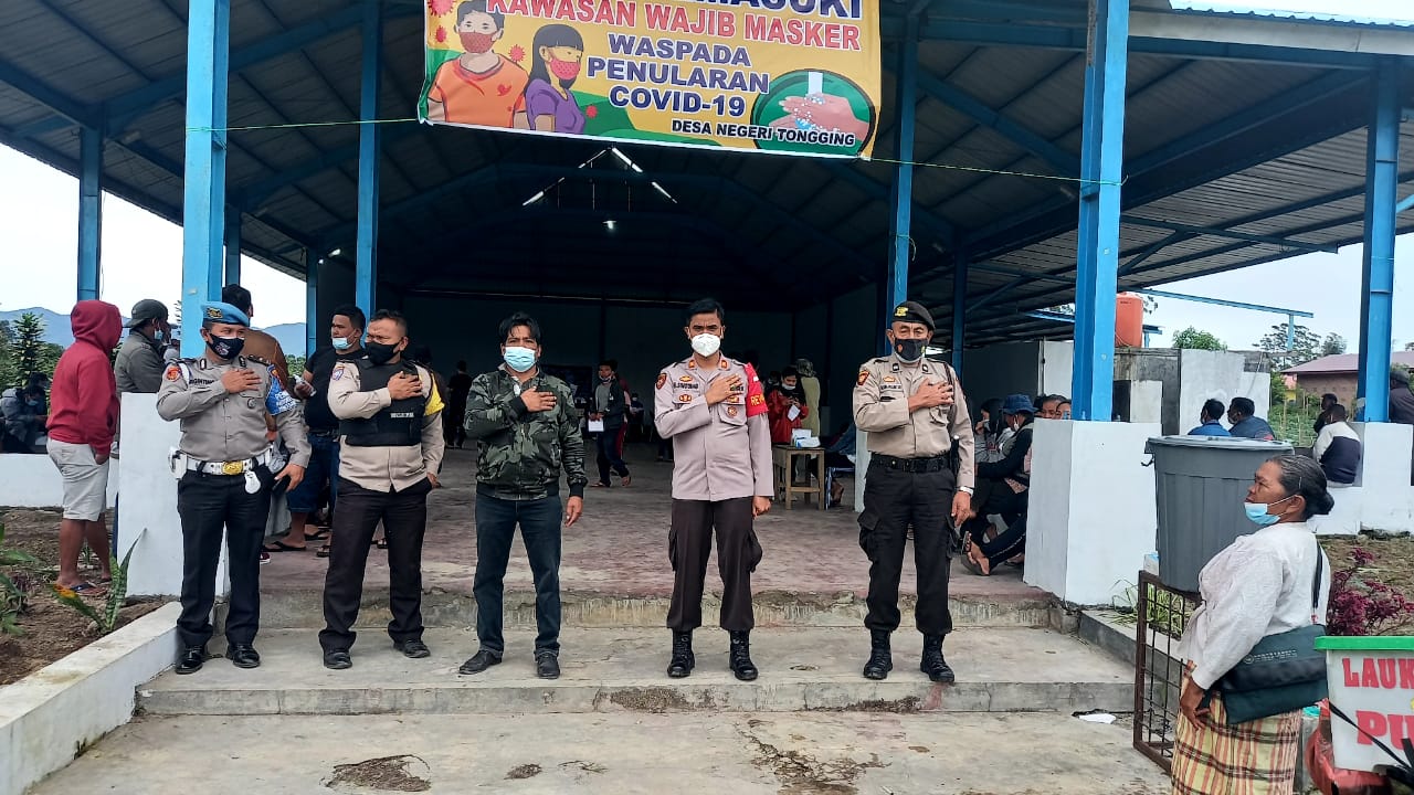 Bersinergi Polsek Tigapanah Bersama Koramil 02/TP Pantau Layanan Vaksinasi di Desa Bandar Tongging 