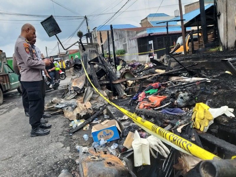 Sempurna Pasaribu Tewas Terpanggang Bersama Istri, Anak Dan Cucunya, Kapolres Tanah Karo: Ke Empat Korban Sudah Dibawa Ke RS Brimob Untuk Diotopsi