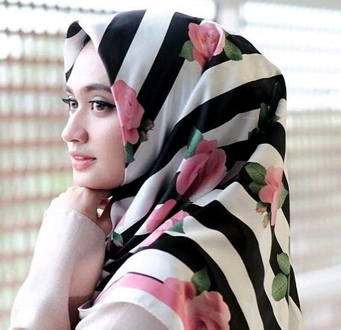 Penampilan Jadi Cantik dan Fresh Dengan Hijab Motif Ramai