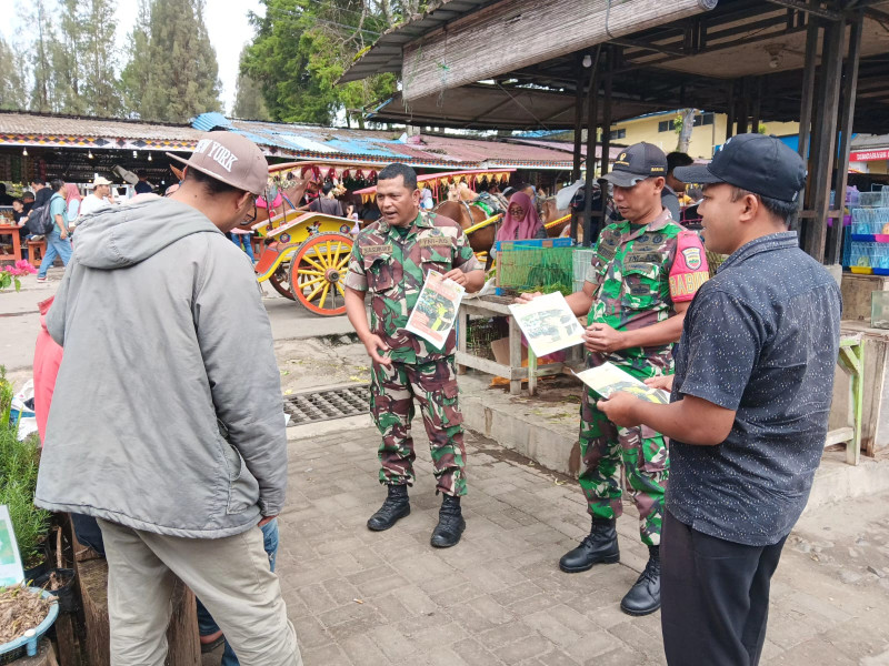 Melalui Komsos, Babinsa Jajaran Kodim 0205/Tanah Karo Sosialisasi Penerimaan Calon TNI AD Tahun 2025