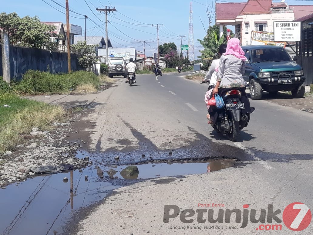 Akses Jalan Ditambal Sulam Kembali Rusak dan Belubang di Berastagi, Simpang Empat dan Merdeka